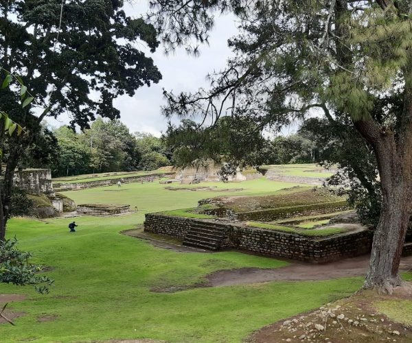 Iximche_Plazas y Templos